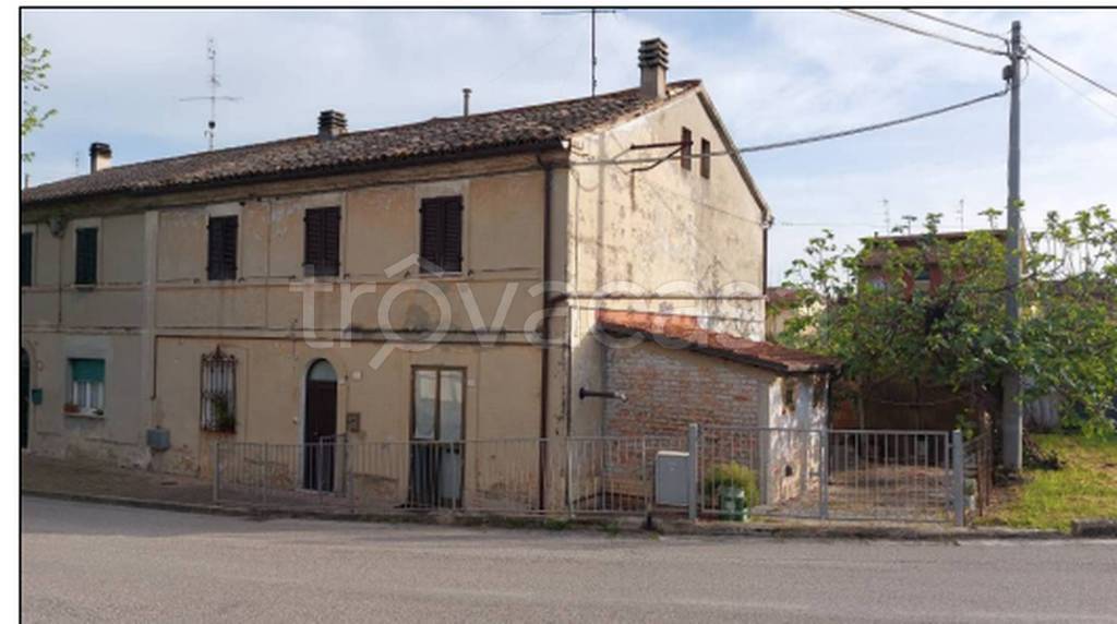 appartamento in vendita a Mondavio in zona San Michele al Fiume