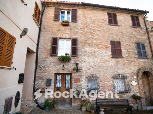 casa indipendente in vendita a Mondavio