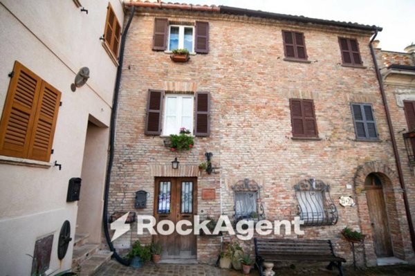 casa indipendente in vendita a Mondavio