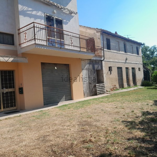 casale in vendita a Mondavio in zona Sant'Andrea di Suasa