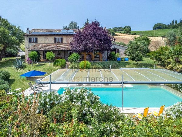 casa indipendente in vendita a Mondavio