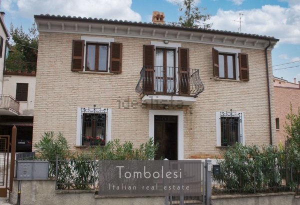 casa indipendente in vendita a Mondavio