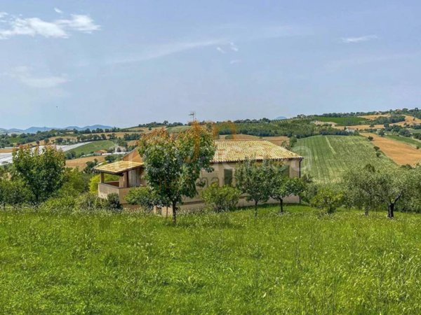 casa indipendente in vendita a Mondavio