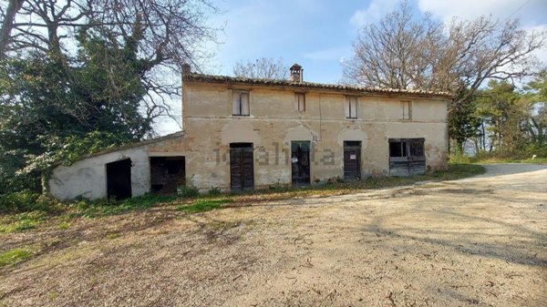 casale in vendita a Mondavio