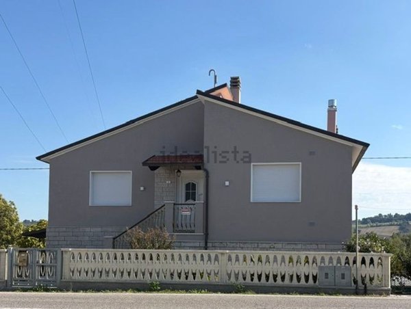 casa indipendente in vendita a Mondavio