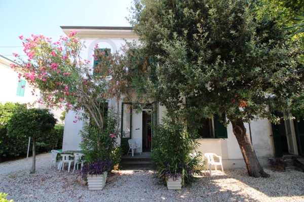 villa in vendita a Mondolfo in zona Marotta