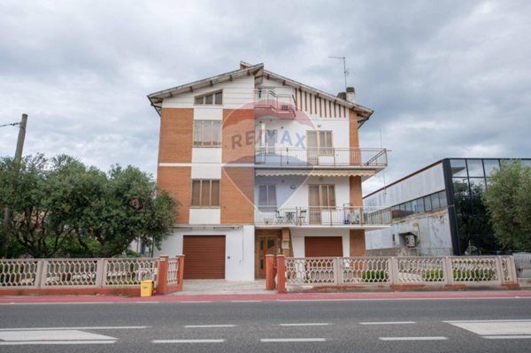 casa indipendente in vendita a Mondolfo in zona Marotta