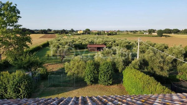 casa indipendente in vendita a Mondolfo in zona Marotta