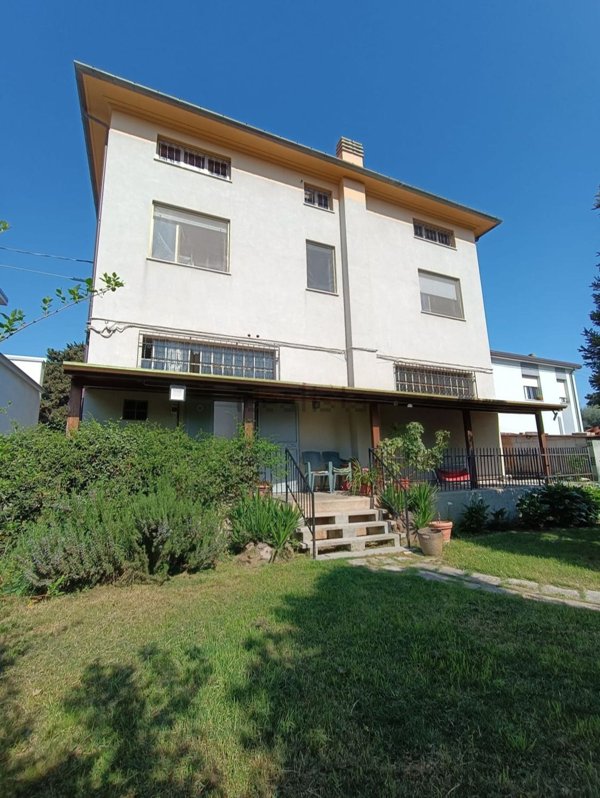 casa indipendente in vendita a Mondolfo