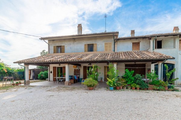 casa indipendente in vendita a Mondolfo in zona Marotta