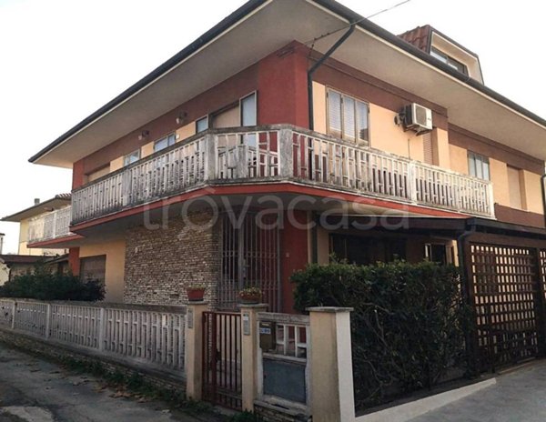casa indipendente in vendita a Mondolfo in zona Marotta