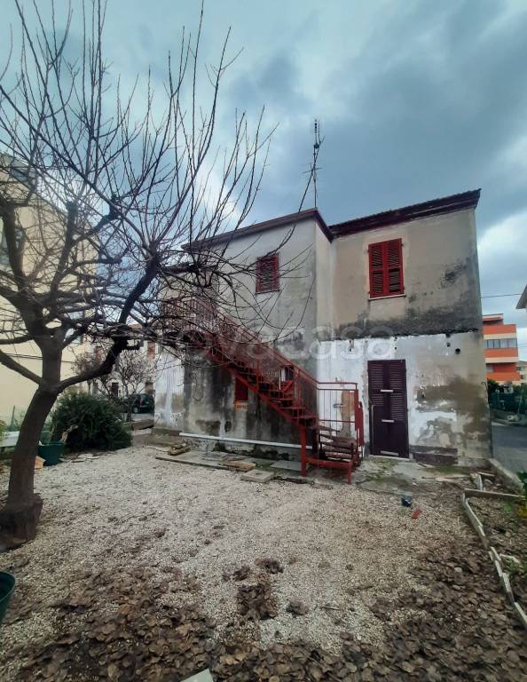 casa indipendente in vendita a Mondolfo in zona Marotta