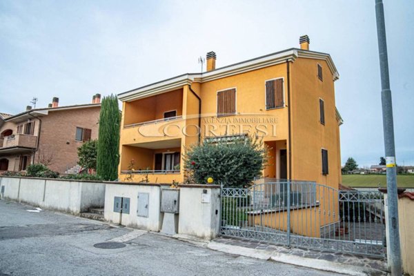 casa indipendente in vendita a Mondolfo