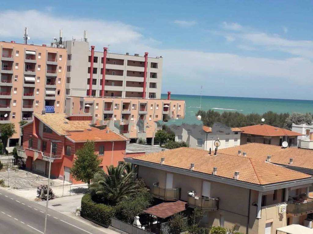 appartamento in vendita a Mondolfo in zona Marotta