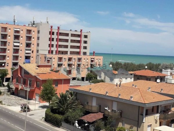 appartamento in vendita a Mondolfo in zona Marotta