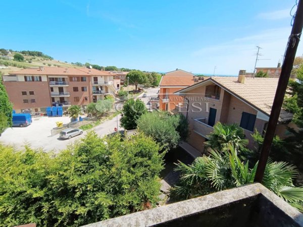 casa indipendente in vendita a Mondolfo in zona Marotta
