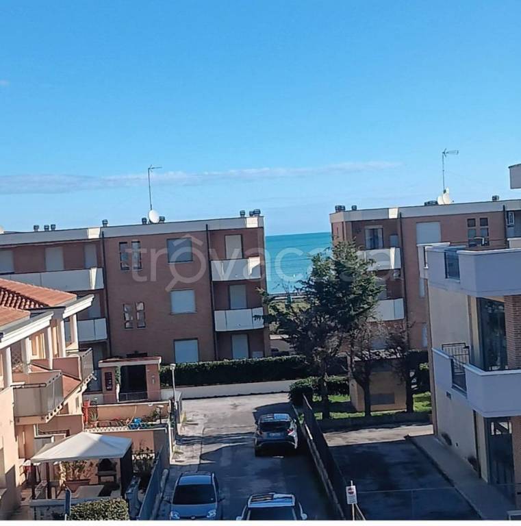 appartamento in vendita a Mondolfo in zona Marotta