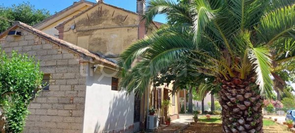 casa indipendente in vendita a Mondolfo in zona Marotta