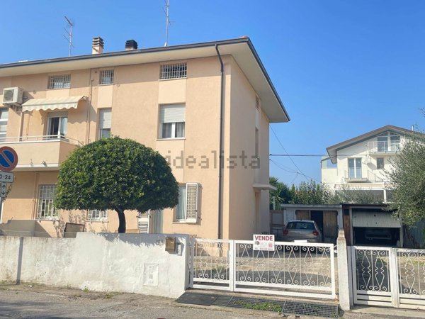 appartamento in vendita a Mondolfo in zona Marotta