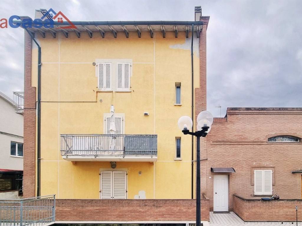 appartamento in vendita a Mondolfo in zona Marotta