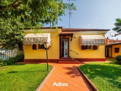 casa indipendente in vendita a Mondolfo in zona Marotta