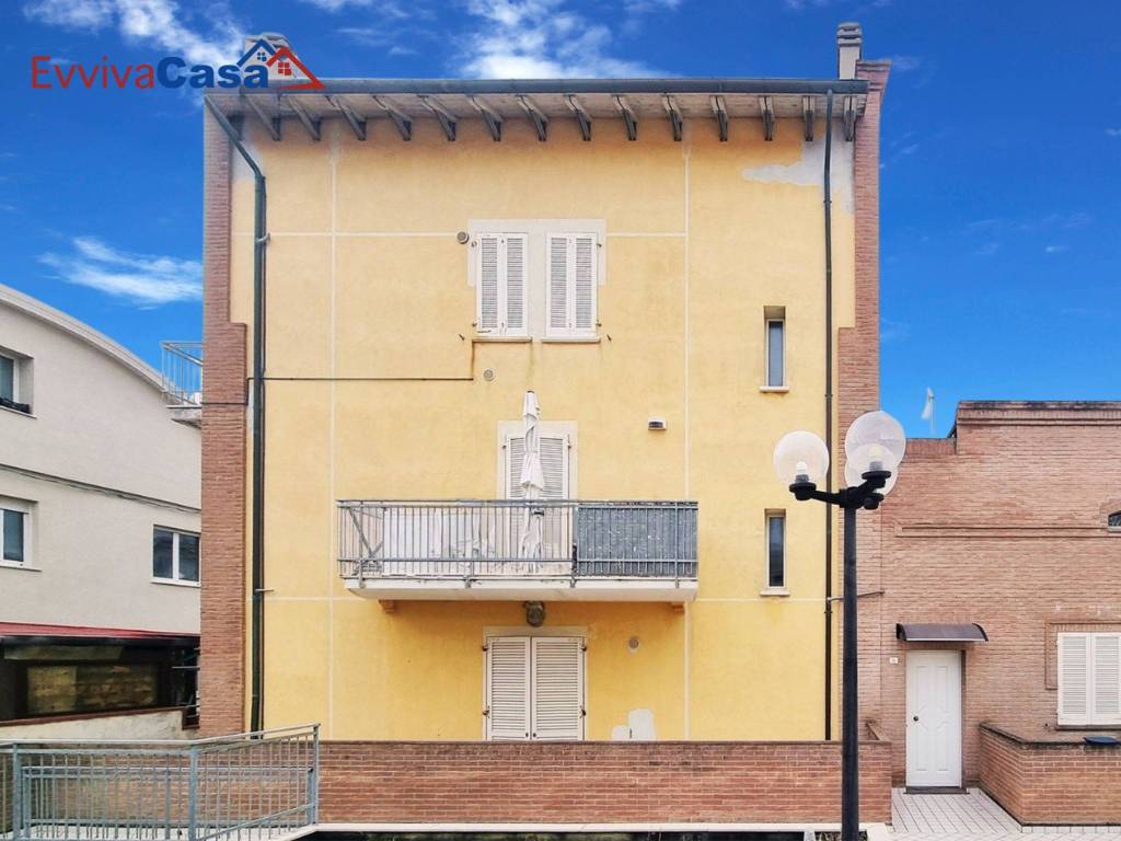 appartamento in vendita a Mondolfo in zona Marotta