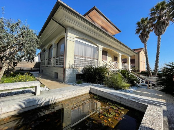 casa indipendente in vendita a Mondolfo in zona Marotta