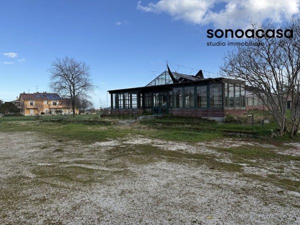 locale di sgombero in vendita a Mondolfo in zona Ponte Rio