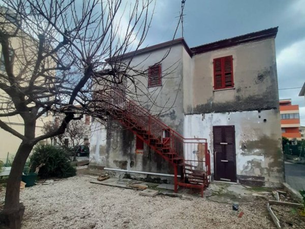 casa indipendente in vendita a Mondolfo in zona Marotta