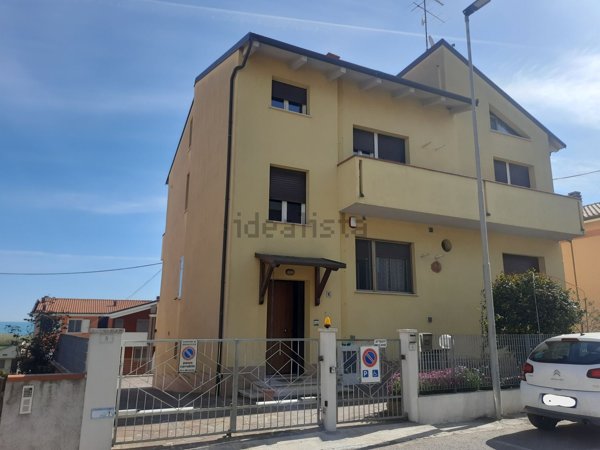 casa indipendente in vendita a Mondolfo in zona Marotta
