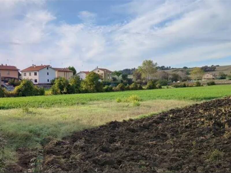 terreno edificabile in vendita a Mondolfo in zona Marotta