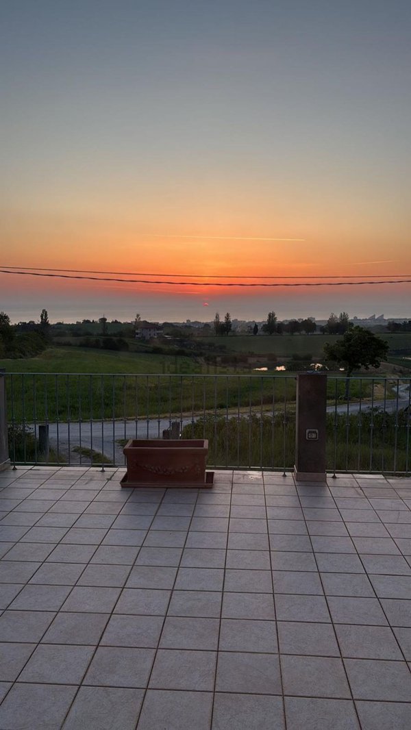 casa indipendente in vendita a Mondolfo in zona Marotta