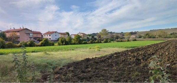 terreno edificabile in vendita a Mondolfo in zona Marotta