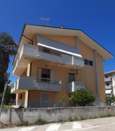 appartamento in vendita a Mondolfo in zona Marotta