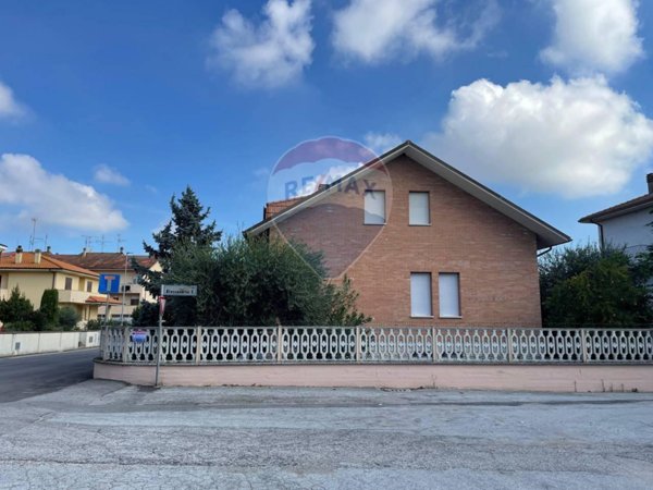 casa indipendente in vendita a Mondolfo in zona Marotta