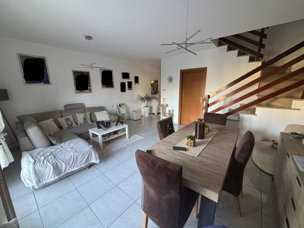 casa indipendente in vendita a Mondolfo in zona Marotta