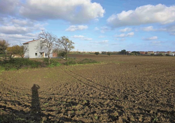 terreno edificabile in vendita a Mondolfo in zona Marotta