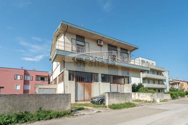 appartamento in vendita a Mondolfo in zona Marotta