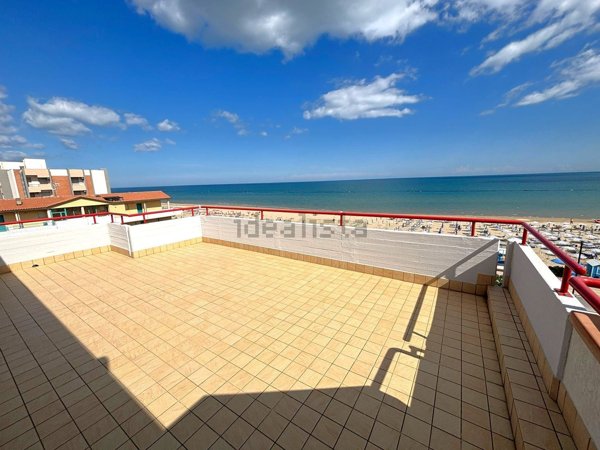 appartamento in vendita a Mondolfo in zona Marotta