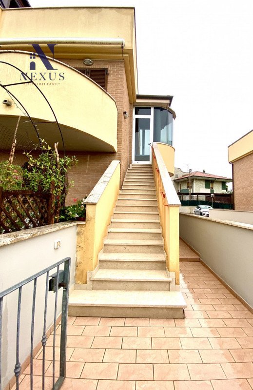 appartamento in vendita a Mondolfo in zona Marotta