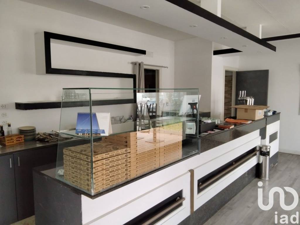 negozio in vendita a Mondolfo in zona Marotta