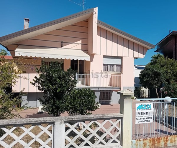 casa indipendente in vendita a Mondolfo in zona Marotta