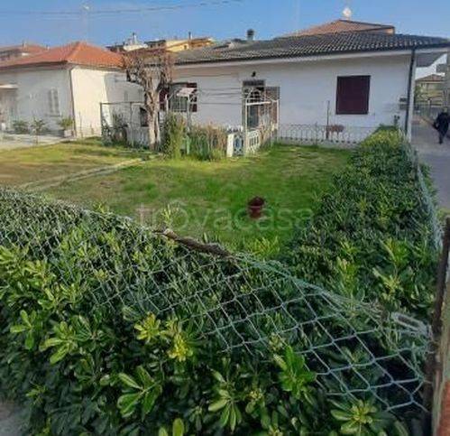 casa indipendente in vendita a Mondolfo in zona Marotta
