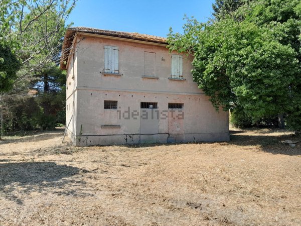 pentavano in vendita a Mondolfo in zona Marotta