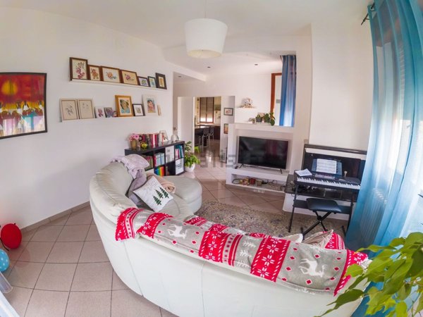 casa indipendente in vendita a Mondolfo in zona Marotta