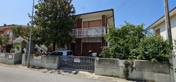 casa indipendente in vendita a Mondolfo in zona Marotta