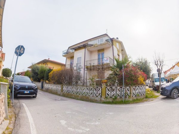 casa indipendente in vendita a Mondolfo in zona Marotta