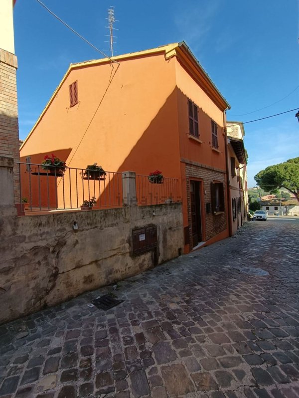 casa indipendente in vendita a Mondolfo