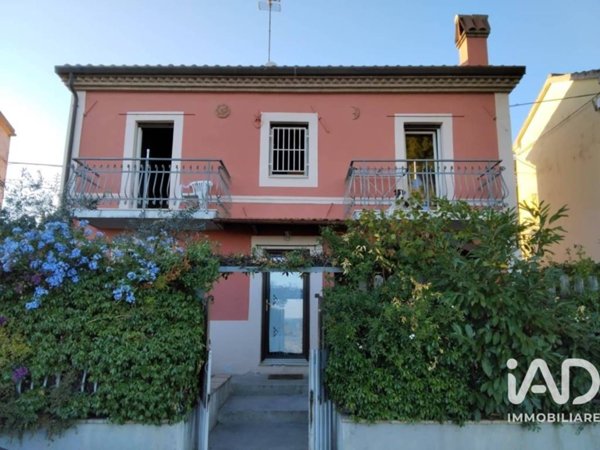casa indipendente in vendita a Mondolfo in zona Marotta
