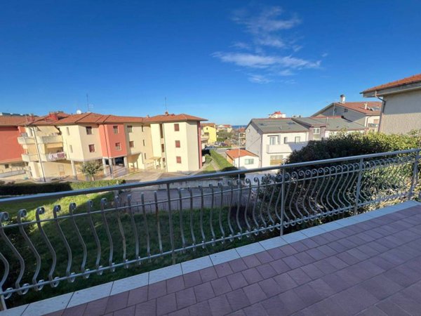 appartamento in vendita a Mondolfo in zona Marotta